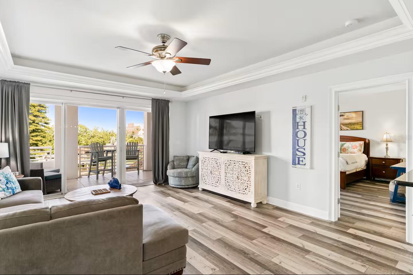 Spacious living room with access to the balcony