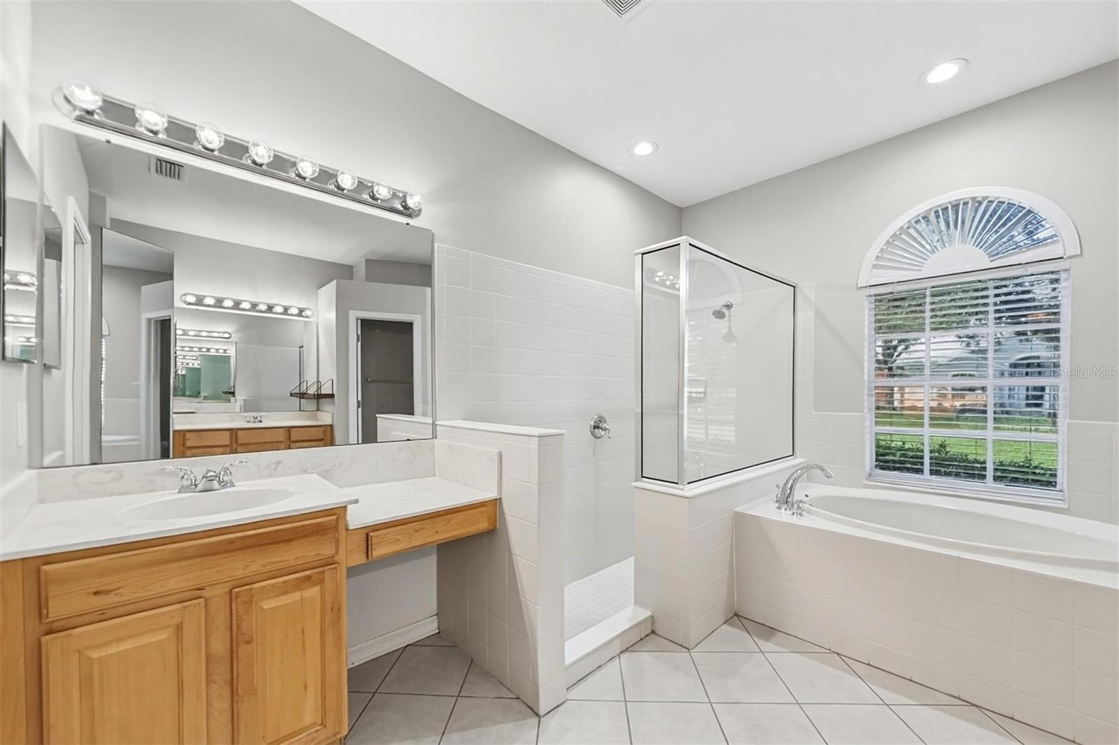 219 RONJA LANE, Valrico, FL 33594