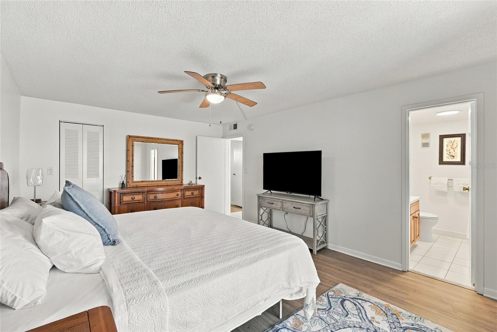 11000 GULF BOULEVARD, #1002, Treasure Island, FL 33706