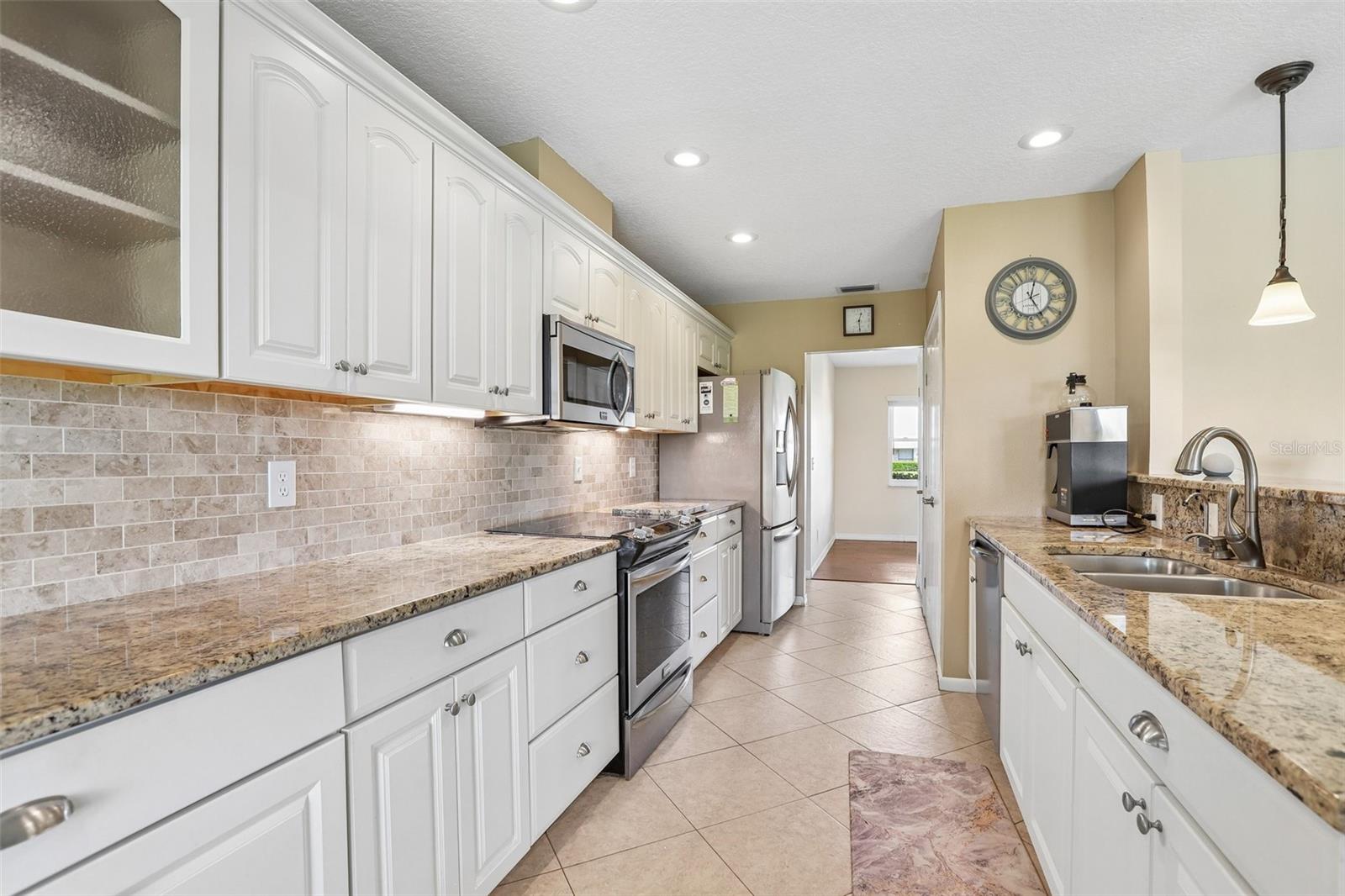 1806 PINEAPPLE PALM COURT, Sun City Center, FL 33573