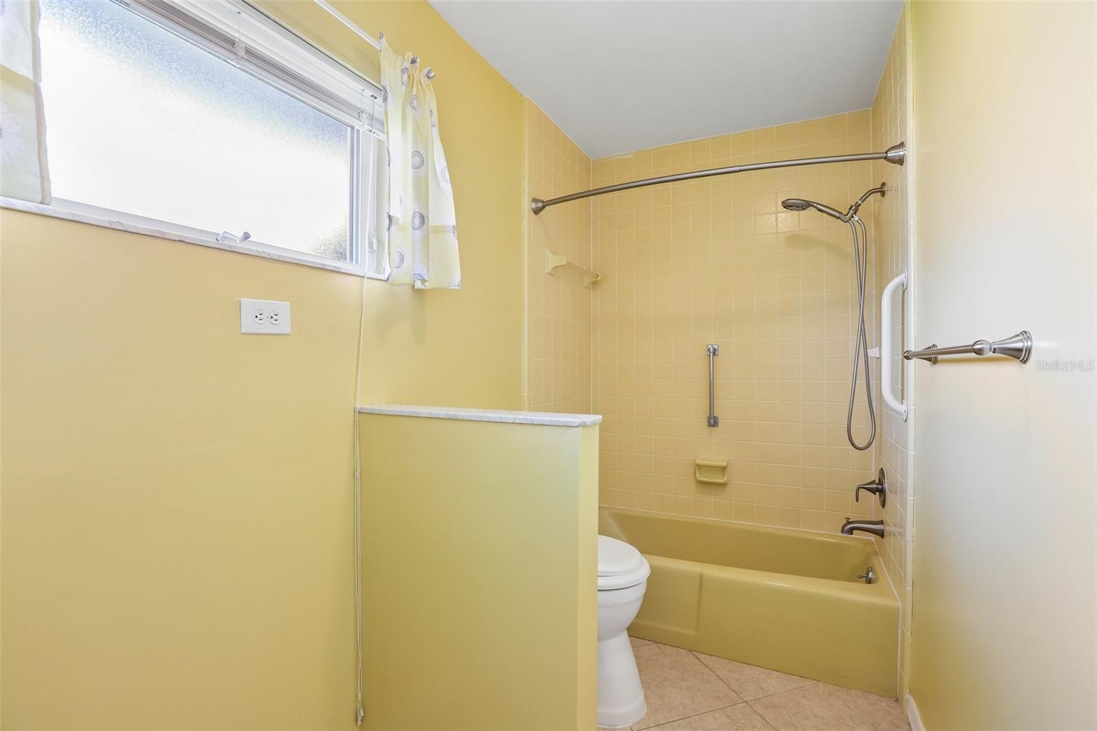 1806 PINEAPPLE PALM COURT, Sun City Center, FL 33573