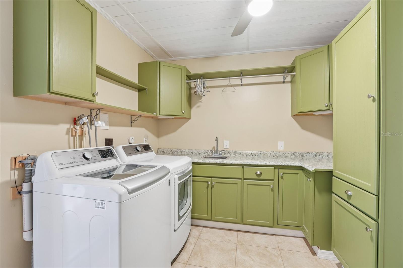 1806 PINEAPPLE PALM COURT, Sun City Center, FL 33573