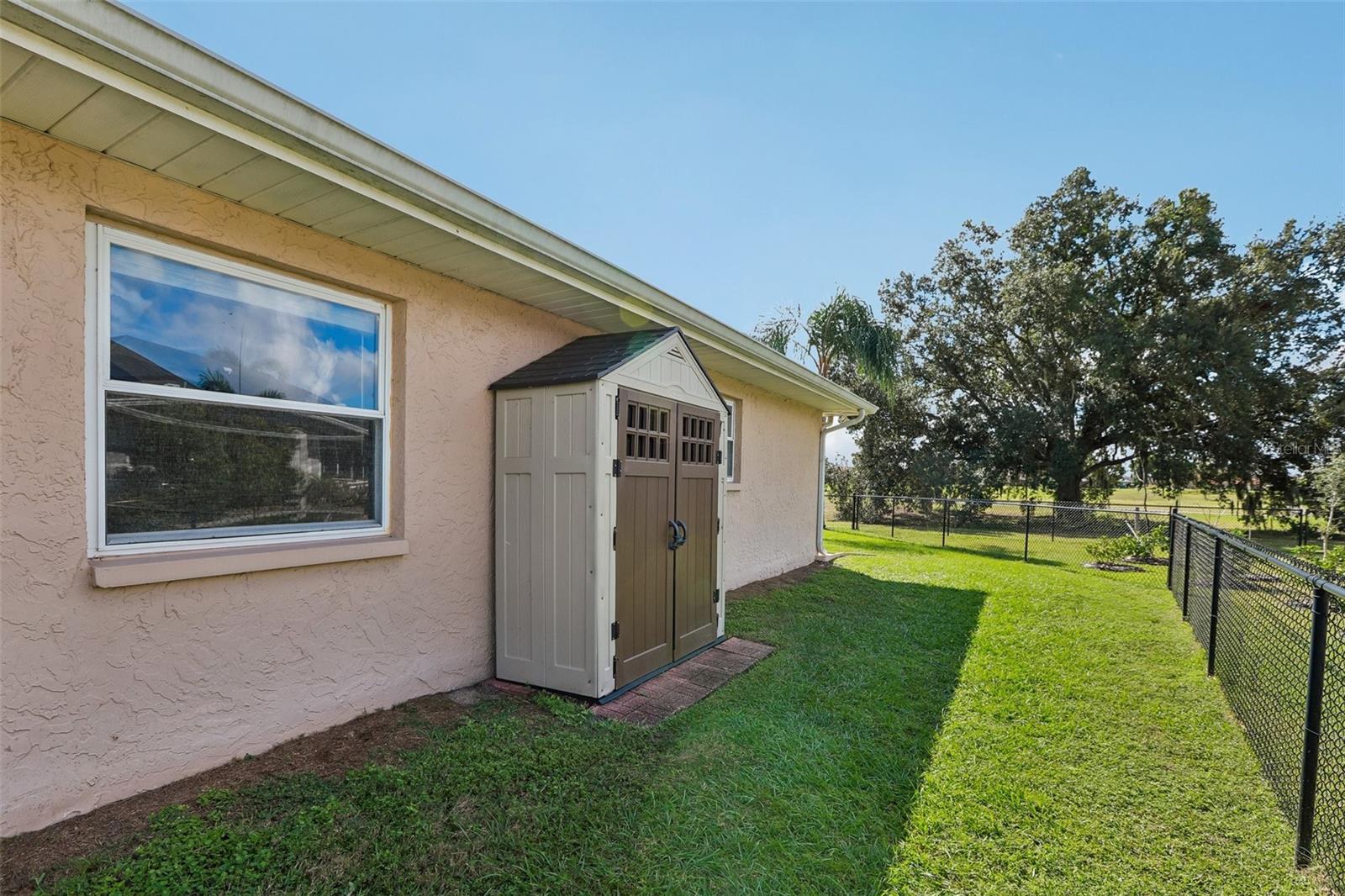 1806 PINEAPPLE PALM COURT, Sun City Center, FL 33573