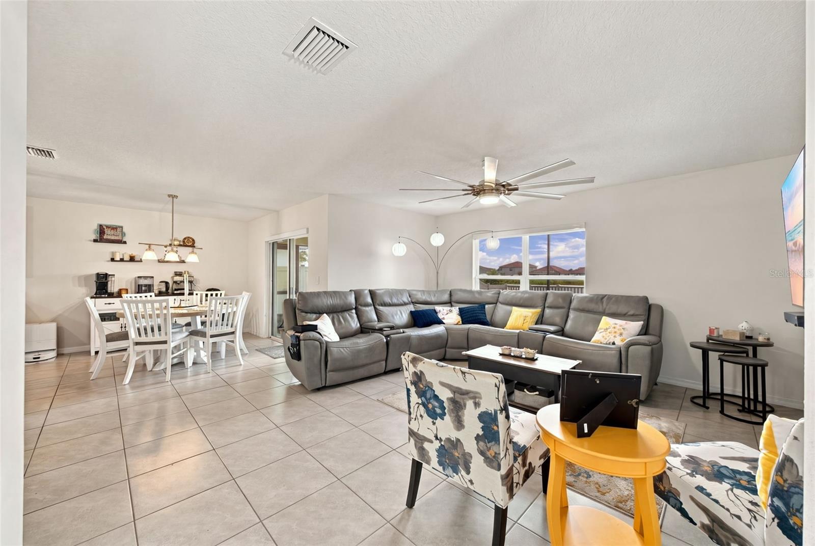Livingroom/diningroom