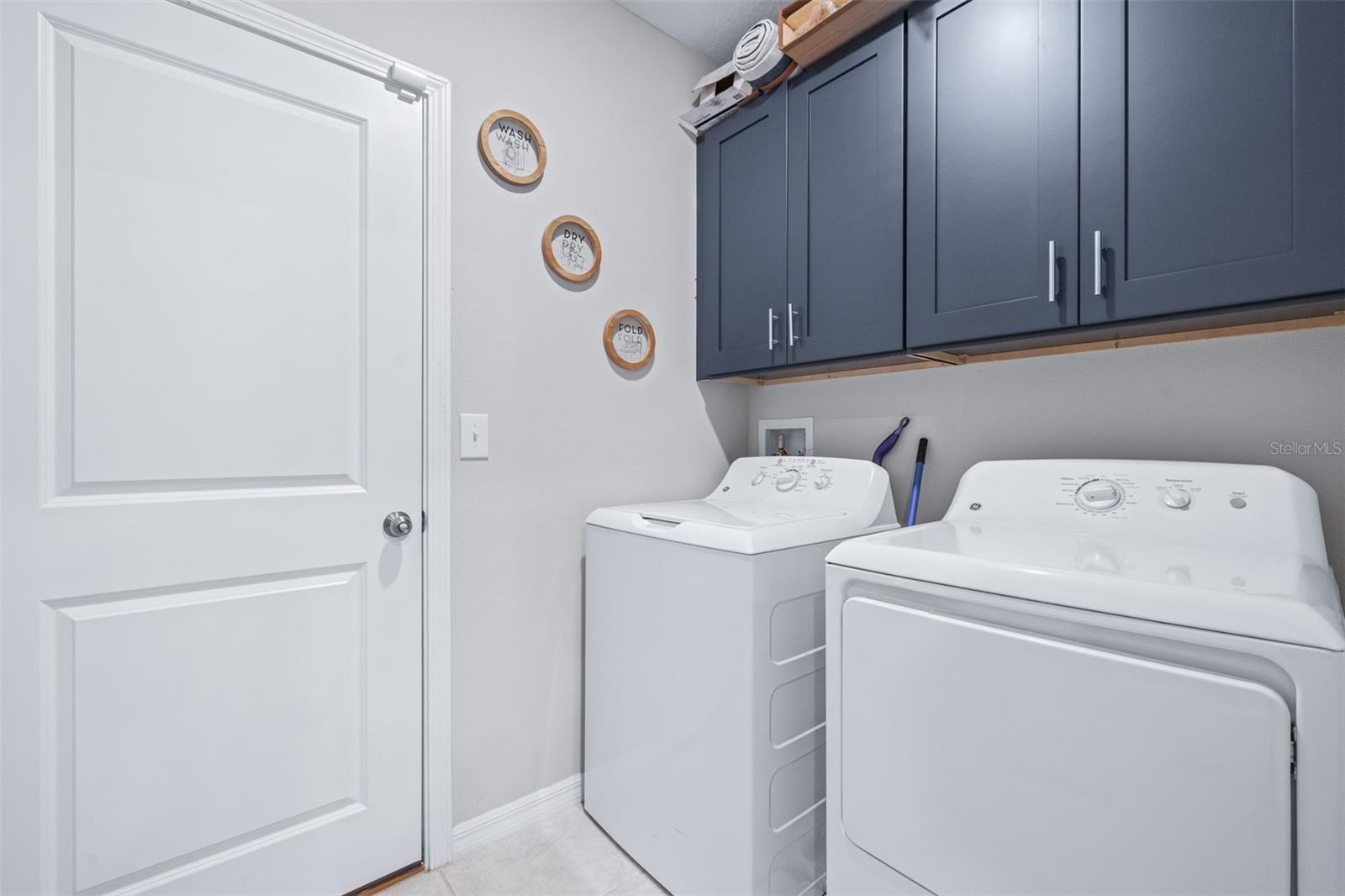 Laundry Room, Washer and Dryer to stay