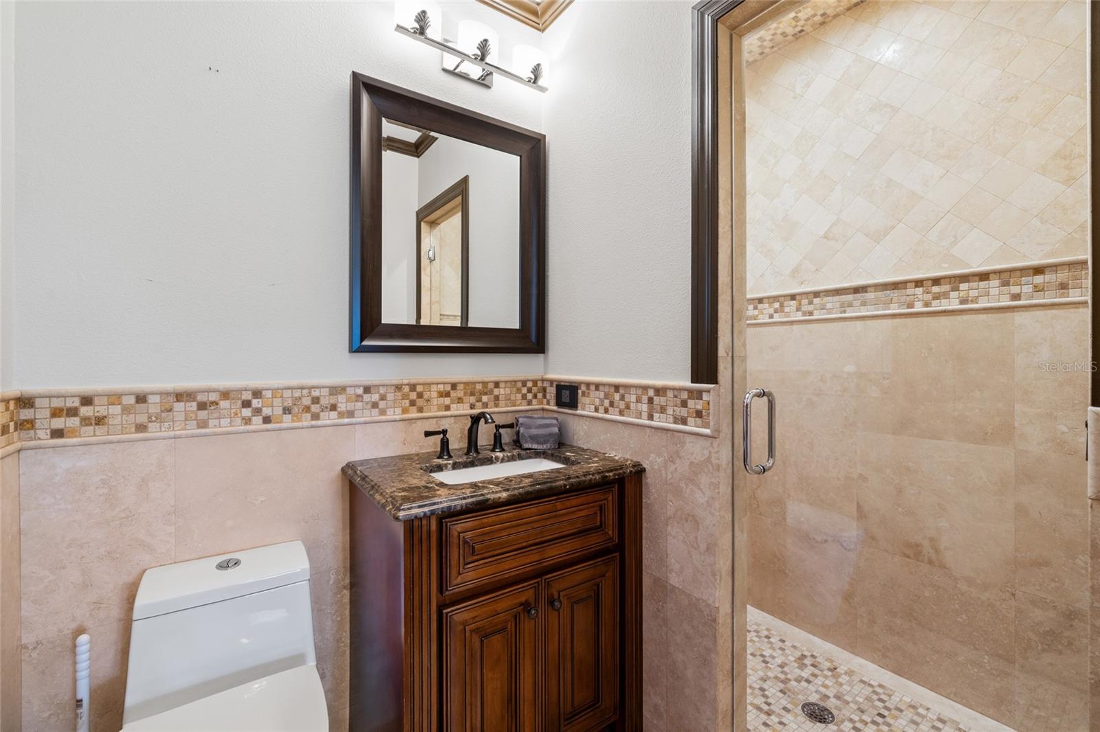 Ensuite bathroom 5