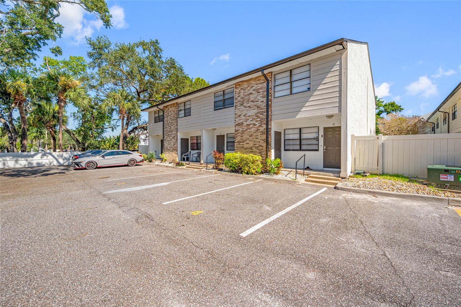 6119 MEMORIAL HIGHWAY, #20, Tampa, FL 33615