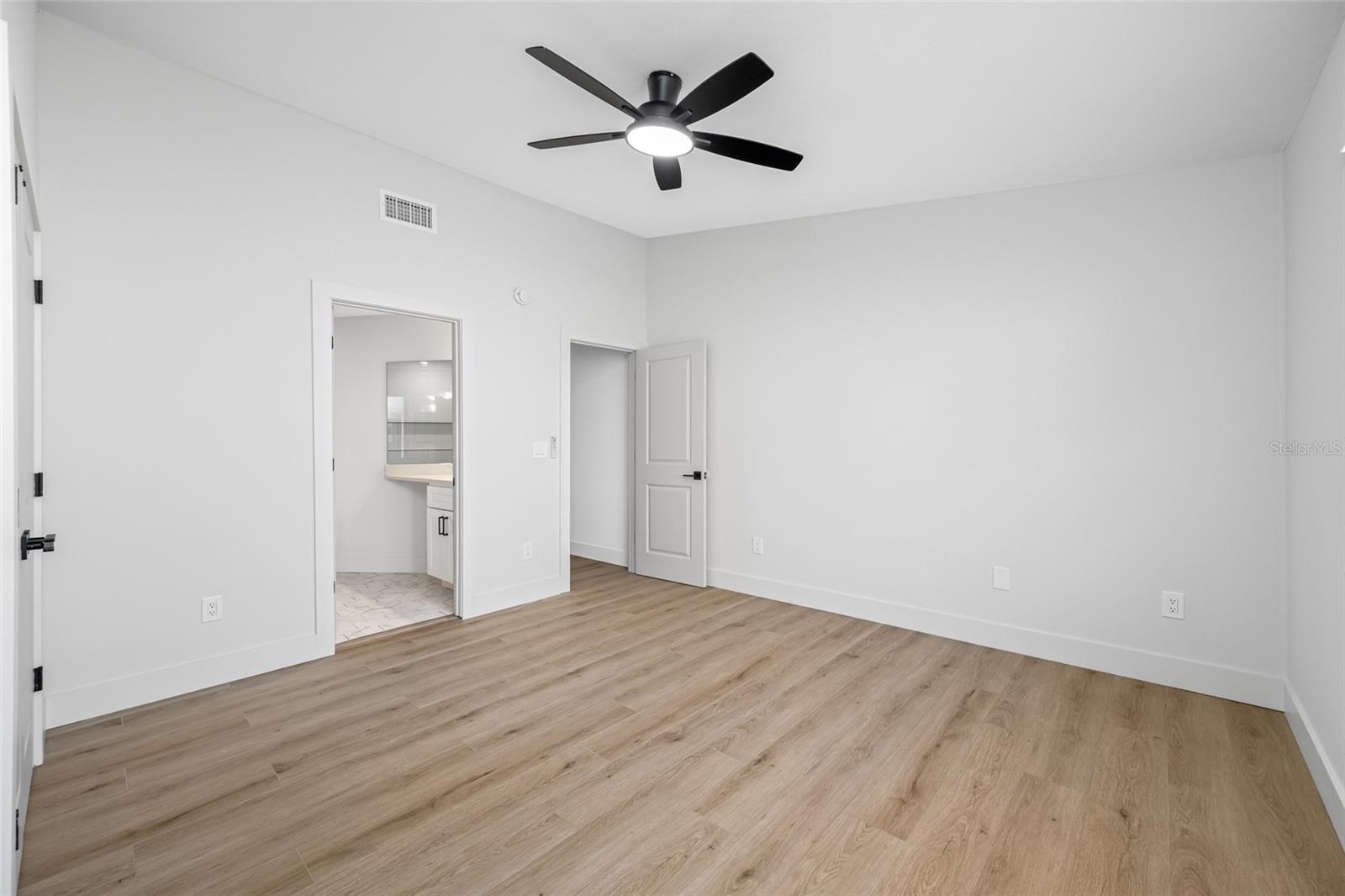 6119 MEMORIAL HIGHWAY, #20, Tampa, FL 33615