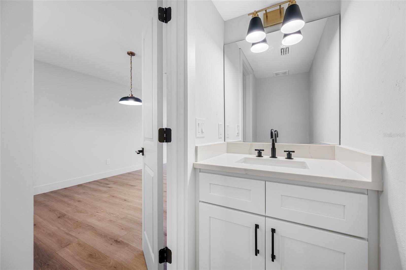 6119 MEMORIAL HIGHWAY, #20, Tampa, FL 33615
