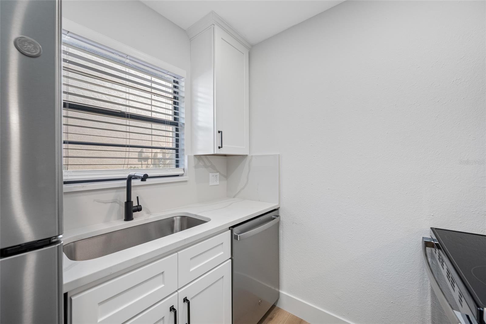6119 MEMORIAL HIGHWAY, #20, Tampa, FL 33615