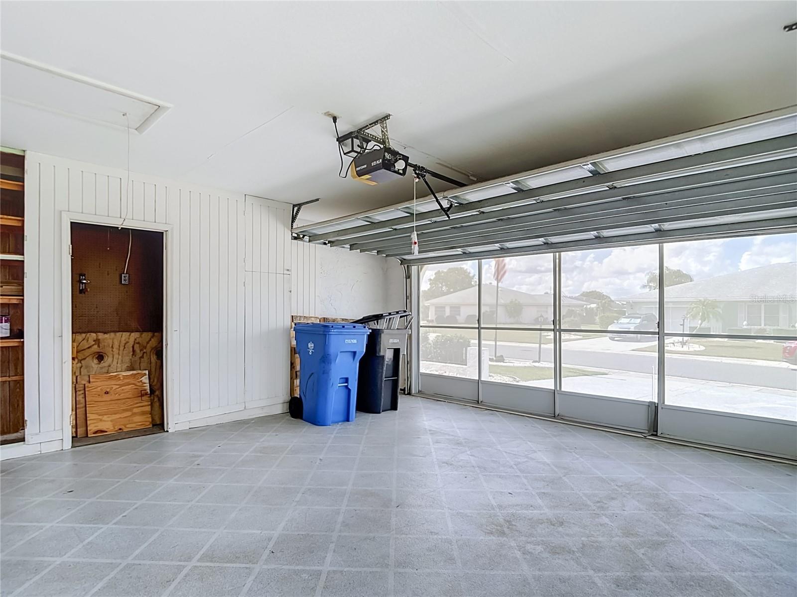 905 BLUEWATER DRIVE, Sun City Center, FL 33573