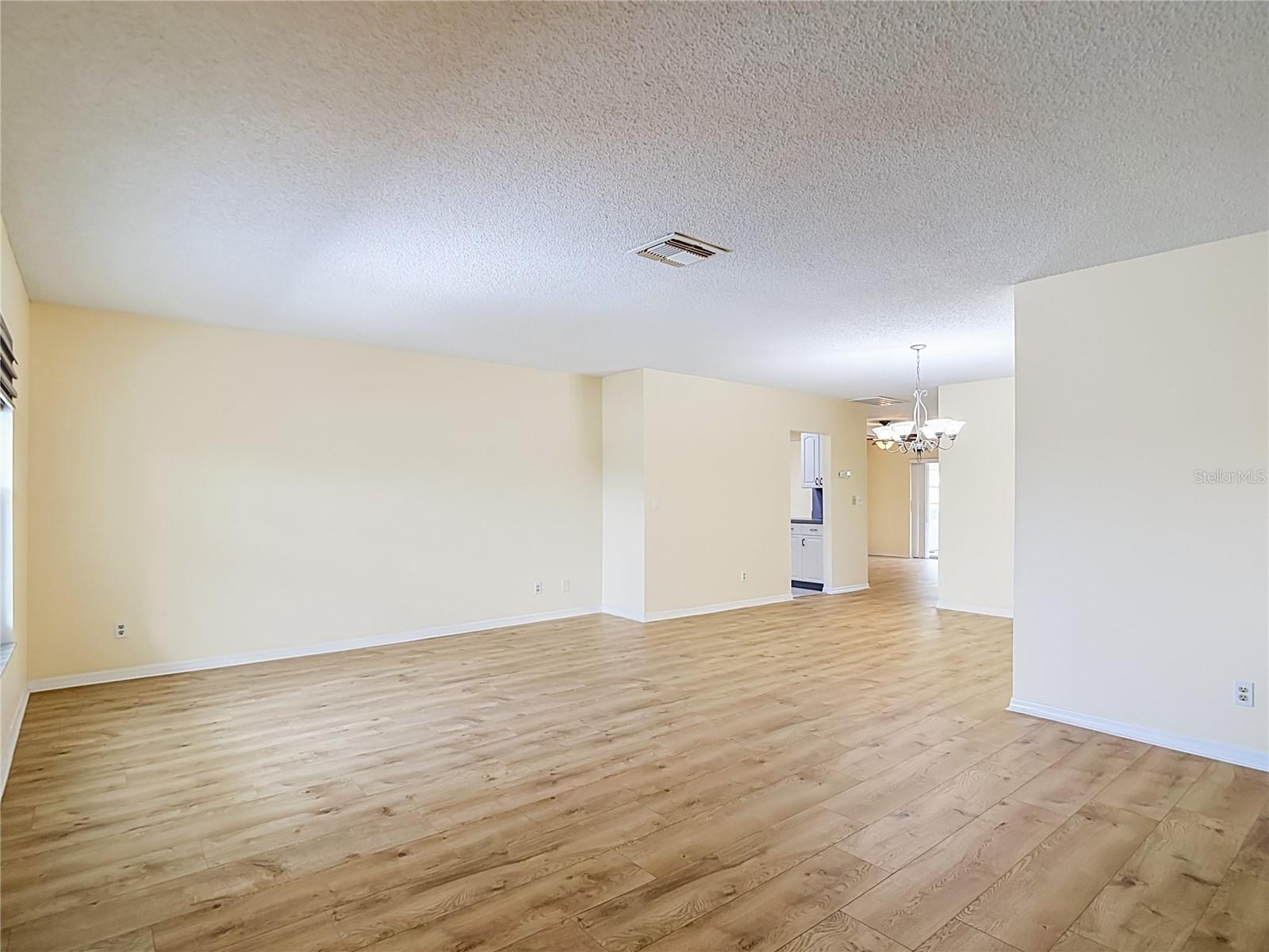 905 BLUEWATER DRIVE, Sun City Center, FL 33573