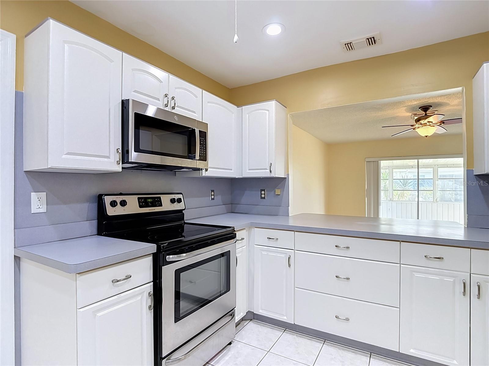 905 BLUEWATER DRIVE, Sun City Center, FL 33573