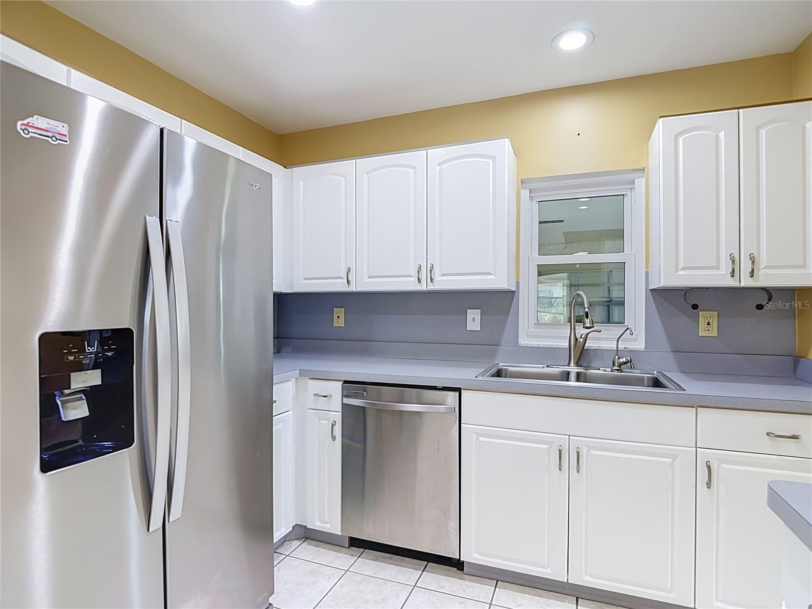 905 BLUEWATER DRIVE, Sun City Center, FL 33573
