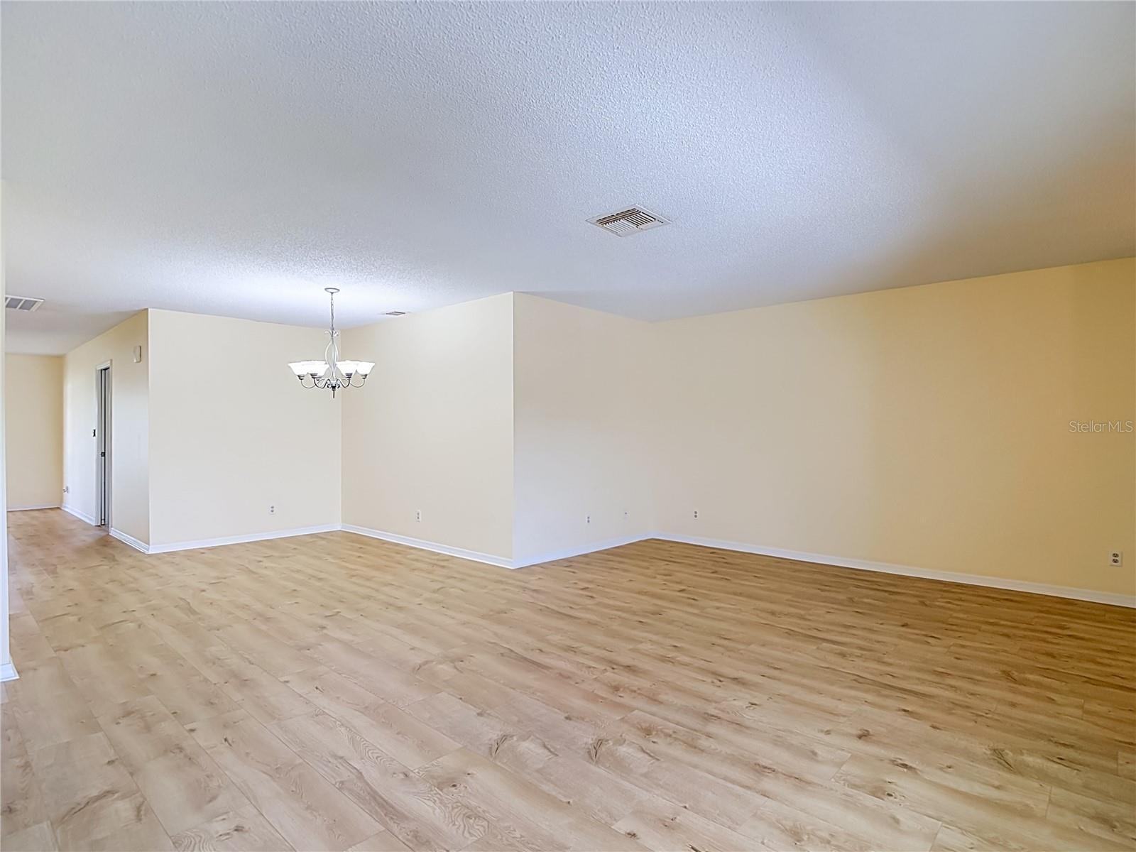 905 BLUEWATER DRIVE, Sun City Center, FL 33573