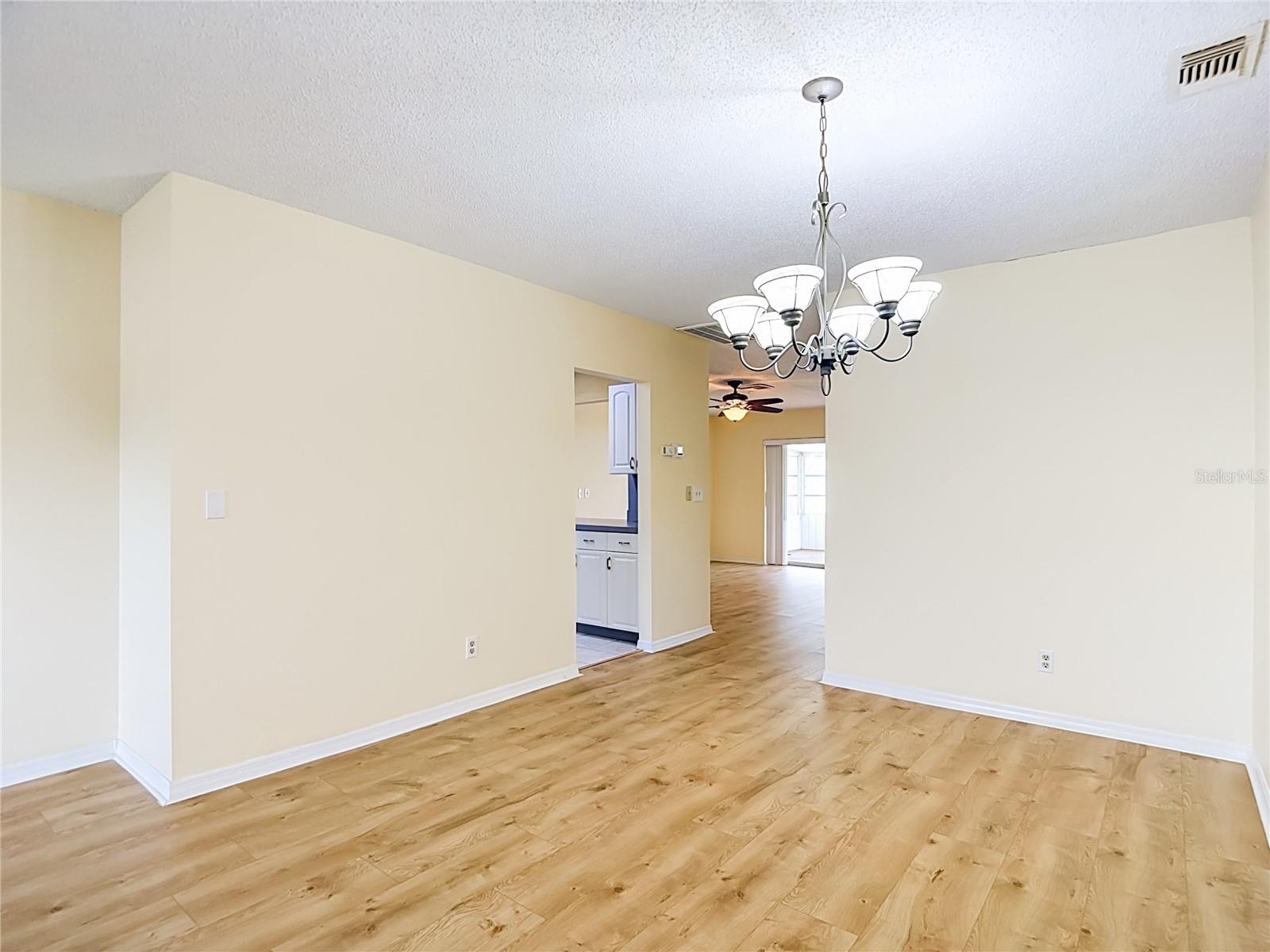 905 BLUEWATER DRIVE, Sun City Center, FL 33573