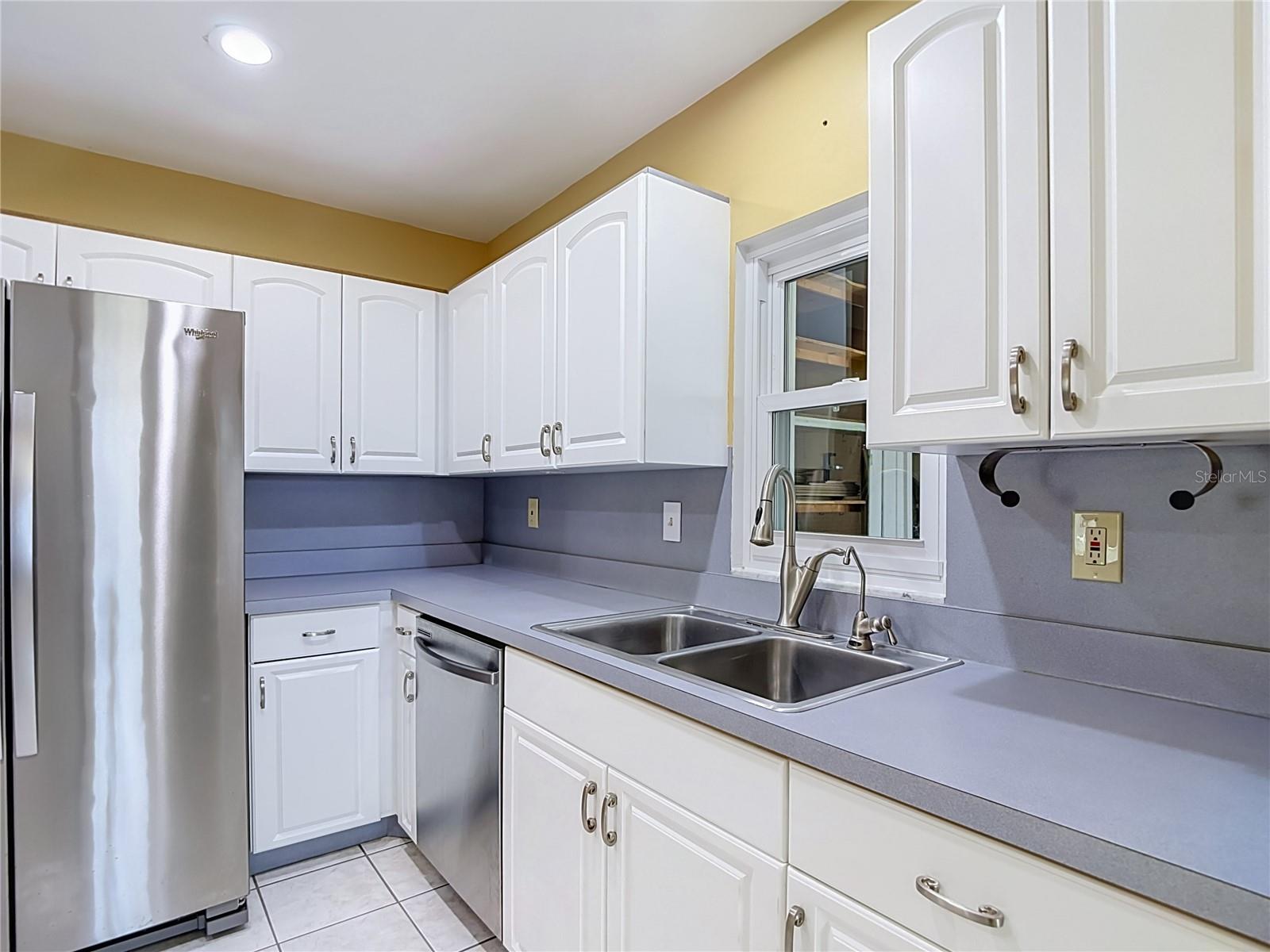 905 BLUEWATER DRIVE, Sun City Center, FL 33573
