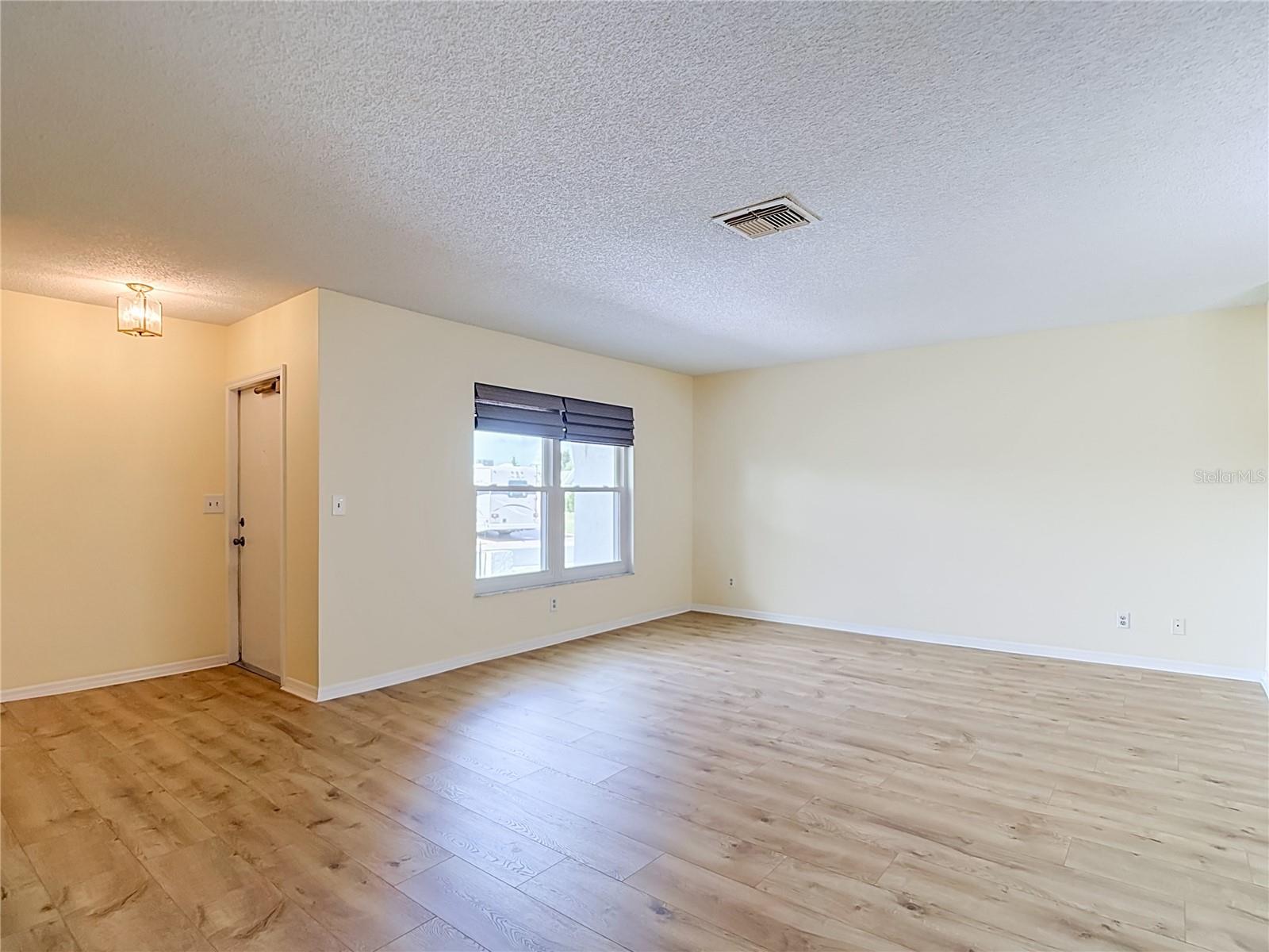 905 BLUEWATER DRIVE, Sun City Center, FL 33573