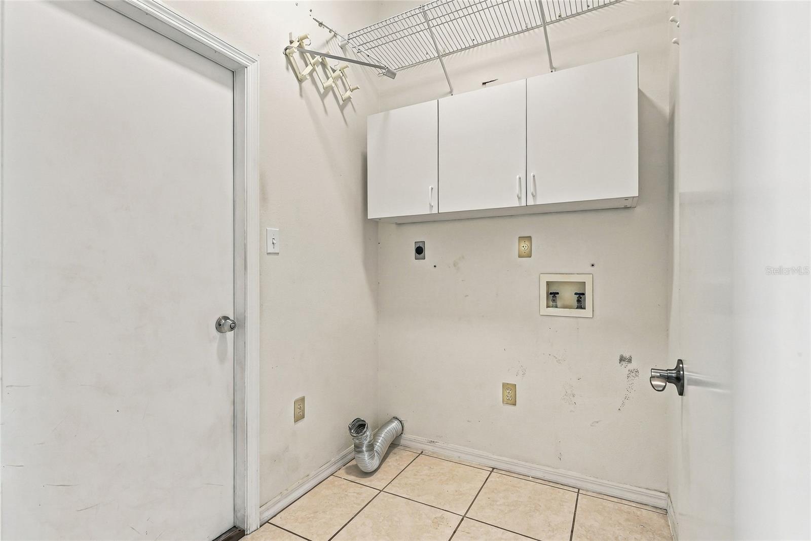 Sep Laundry room near garage