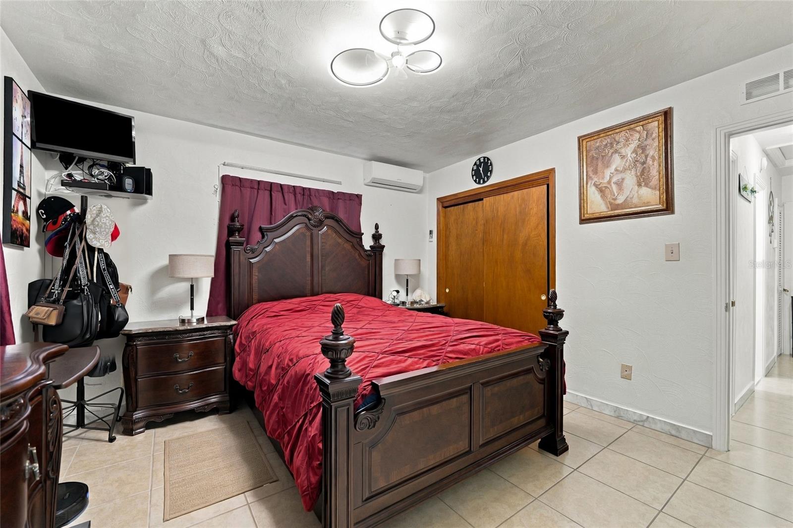 1508 W KNOLLWOOD STREET, Tampa, FL 33604