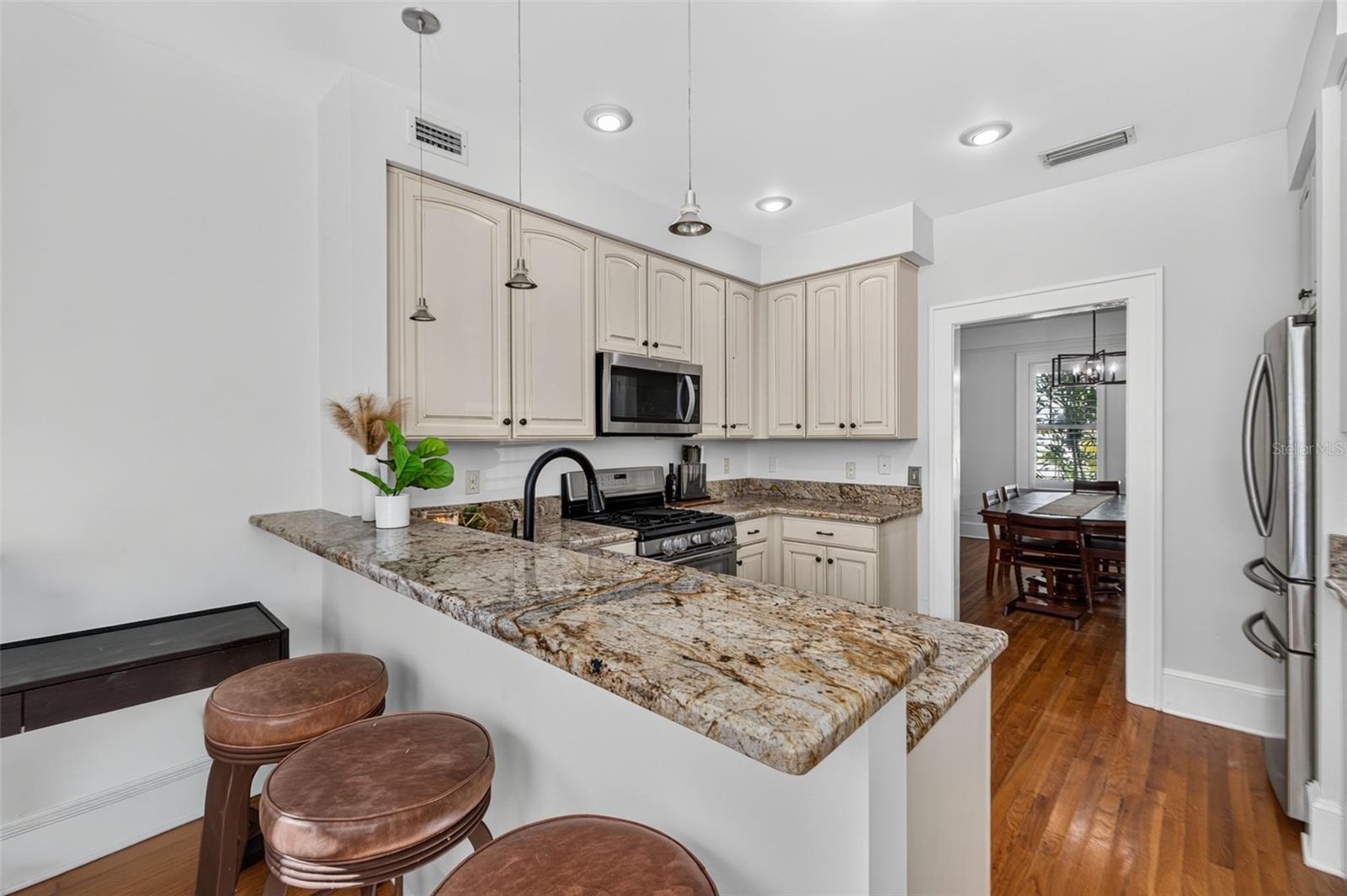 2804 W ANGELES STREET, Tampa, FL 33629