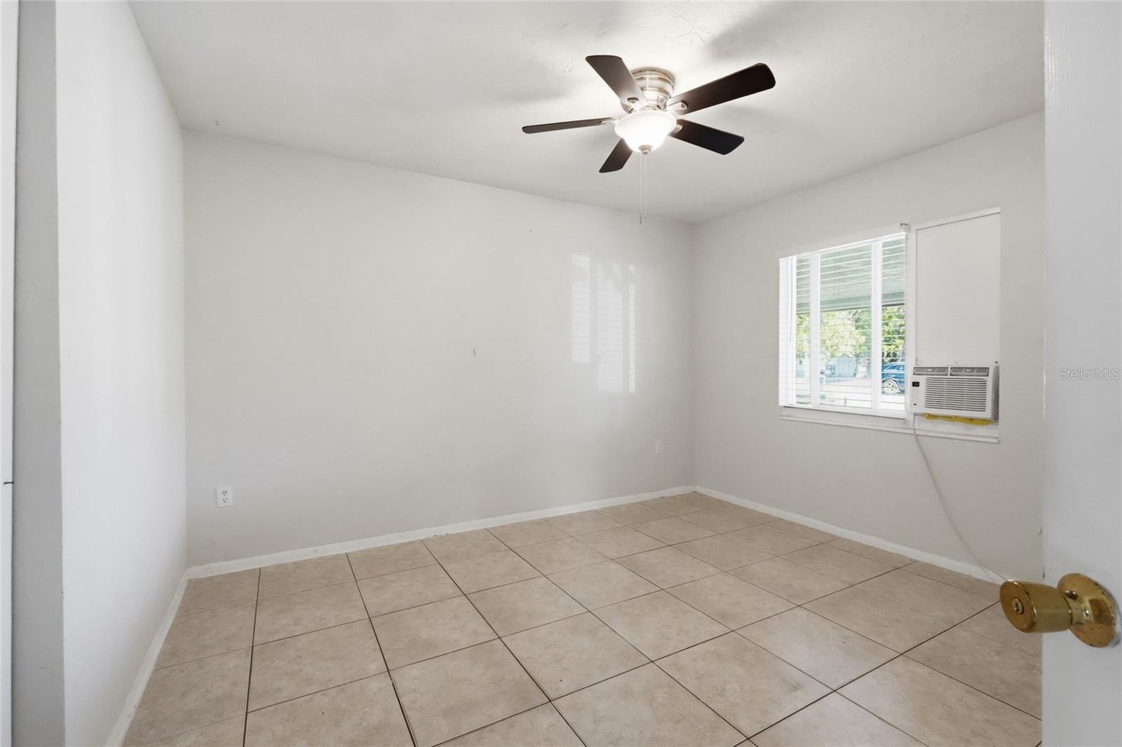 Bedroom 2418