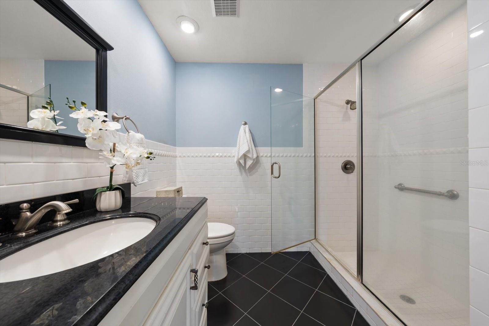 Primary en-suite bathroom