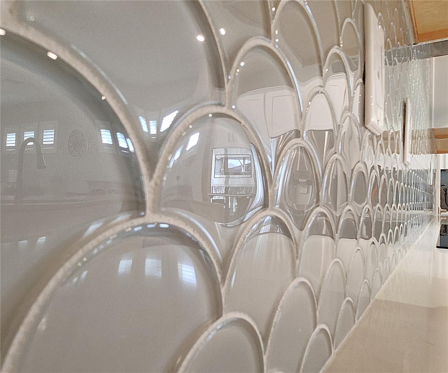 Glass backsplash