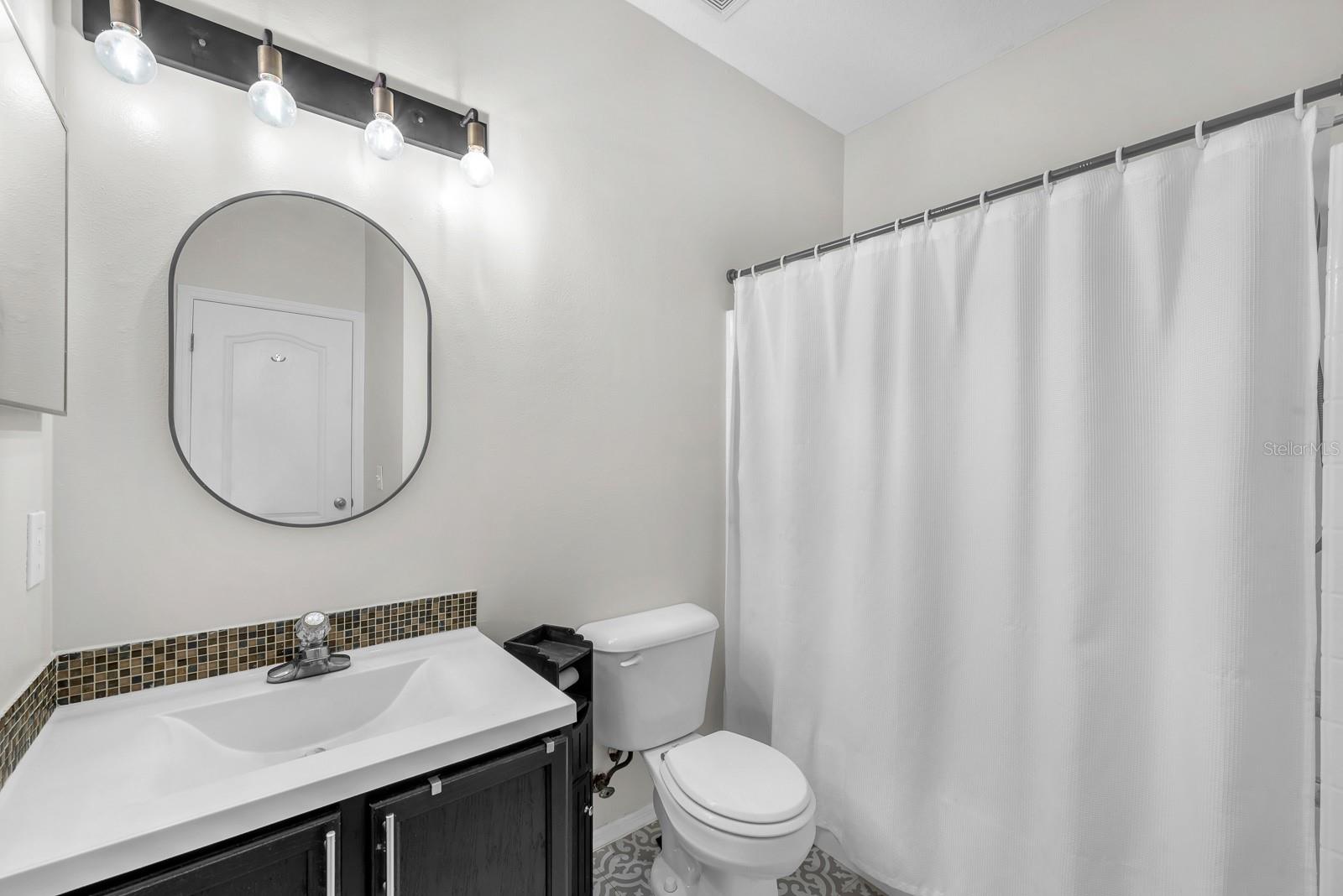 Full Bathroom 1
