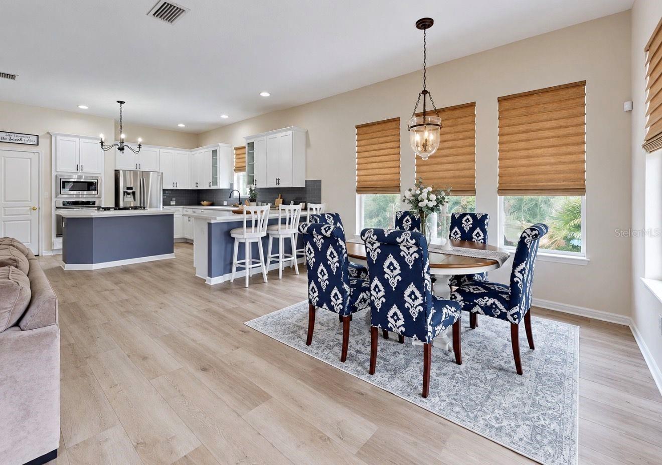 Dinette/ Breakfast area Dinette/ Breakfast area