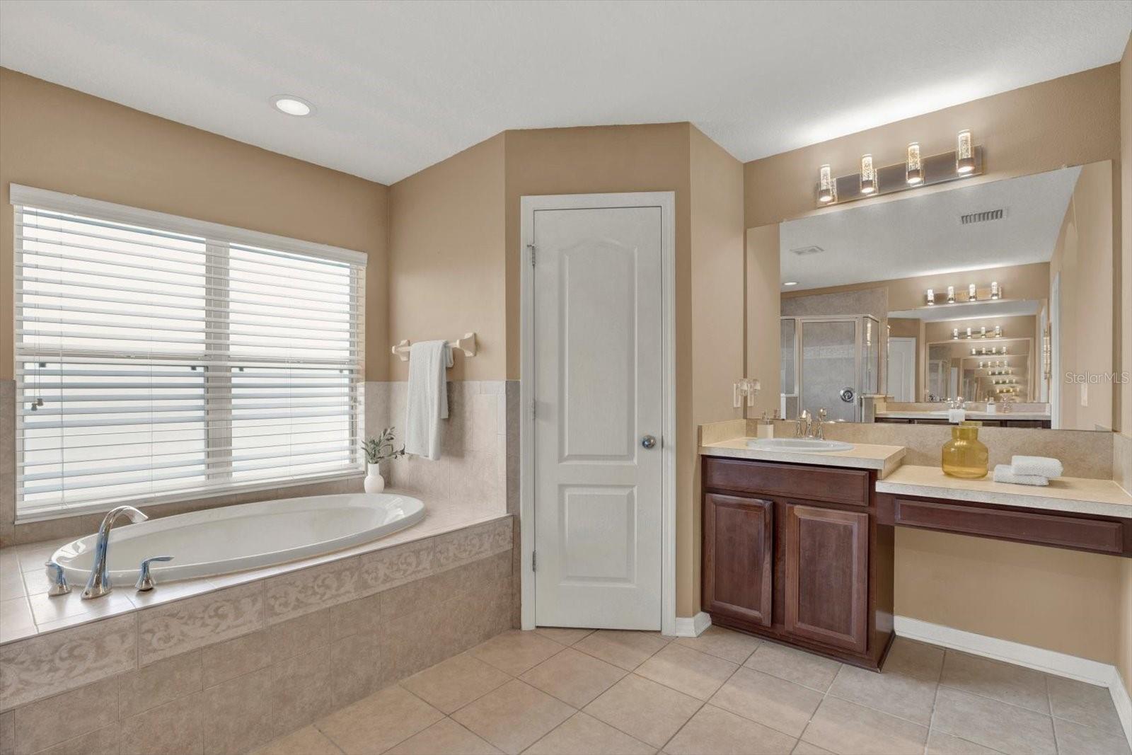 7127 FOREST MERE DRIVE, Riverview, FL 33578
