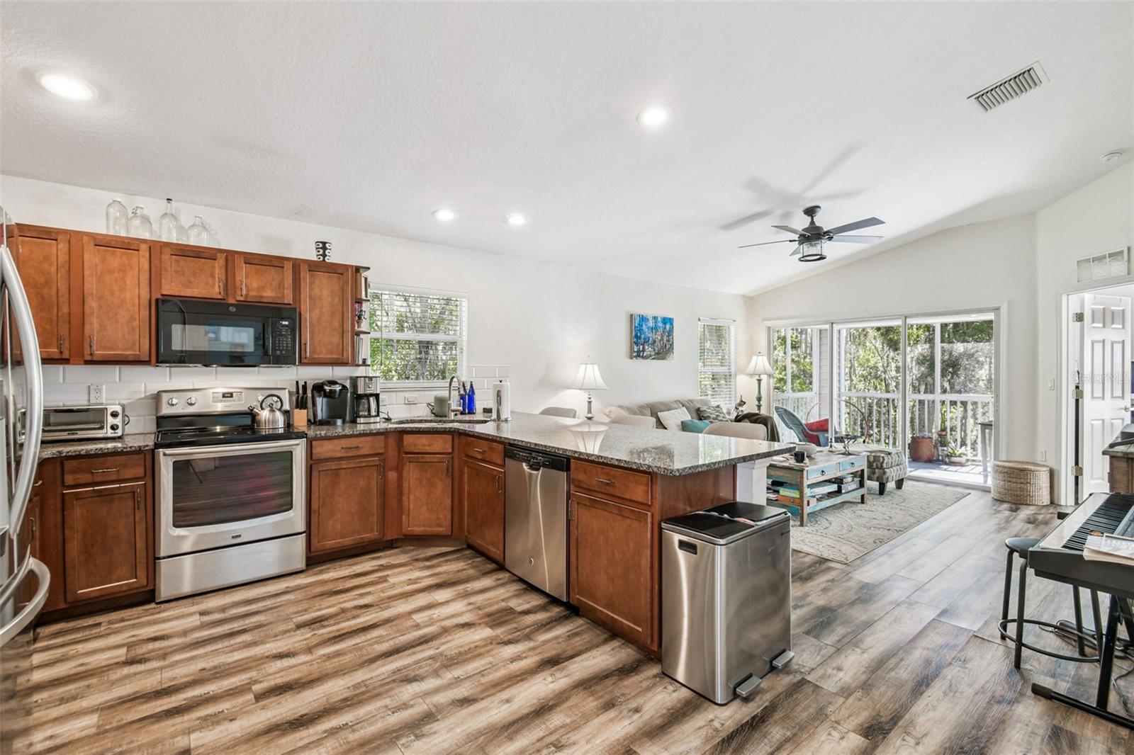 1627 HAMMOCKS AVENUE, Lutz, FL 33549 1627 HAMMOCKS AVENUE, Lutz, FL 33549