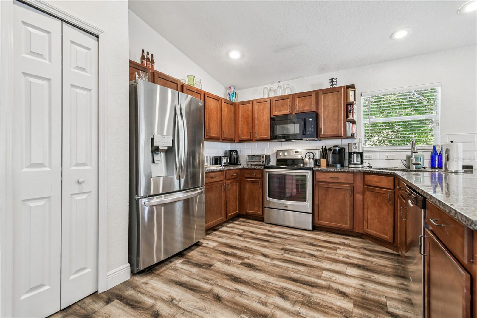 1627 HAMMOCKS AVENUE, Lutz, FL 33549 1627 HAMMOCKS AVENUE, Lutz, FL 33549