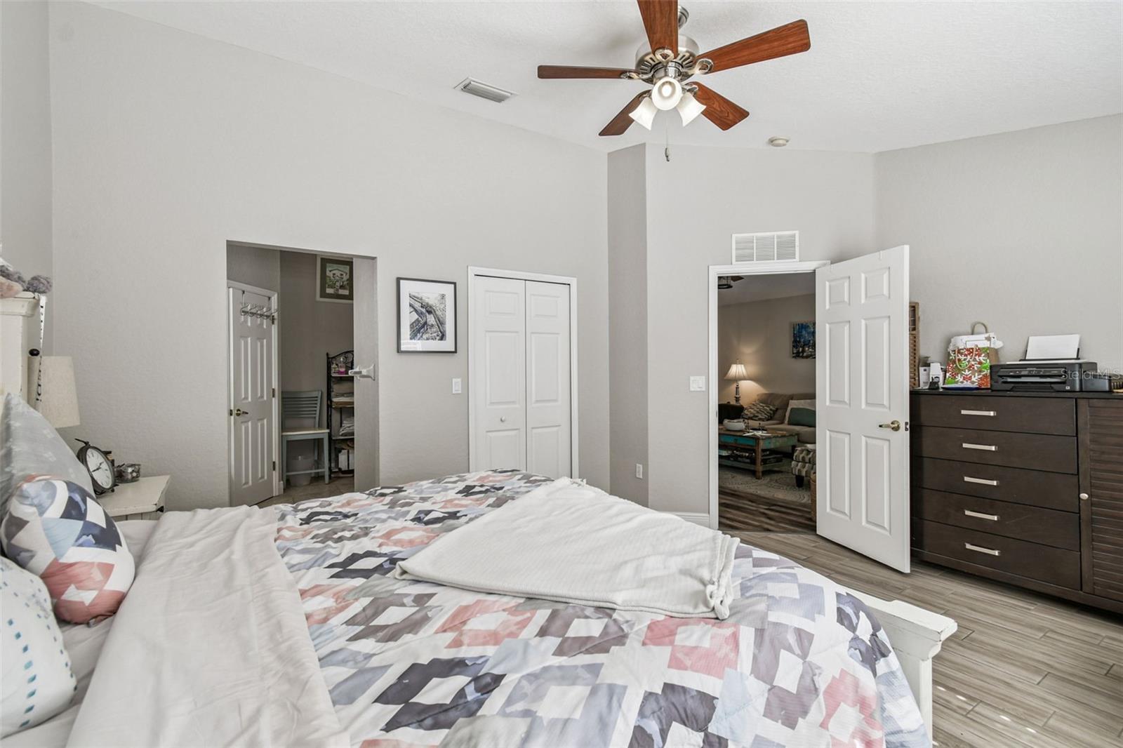 1627 HAMMOCKS AVENUE, Lutz, FL 33549