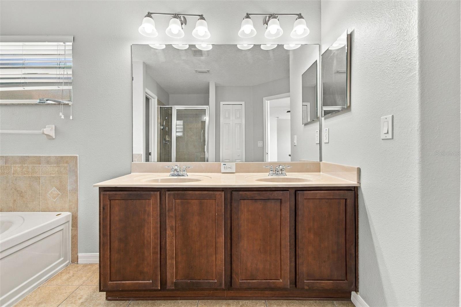 Dual Sinks Ensuite