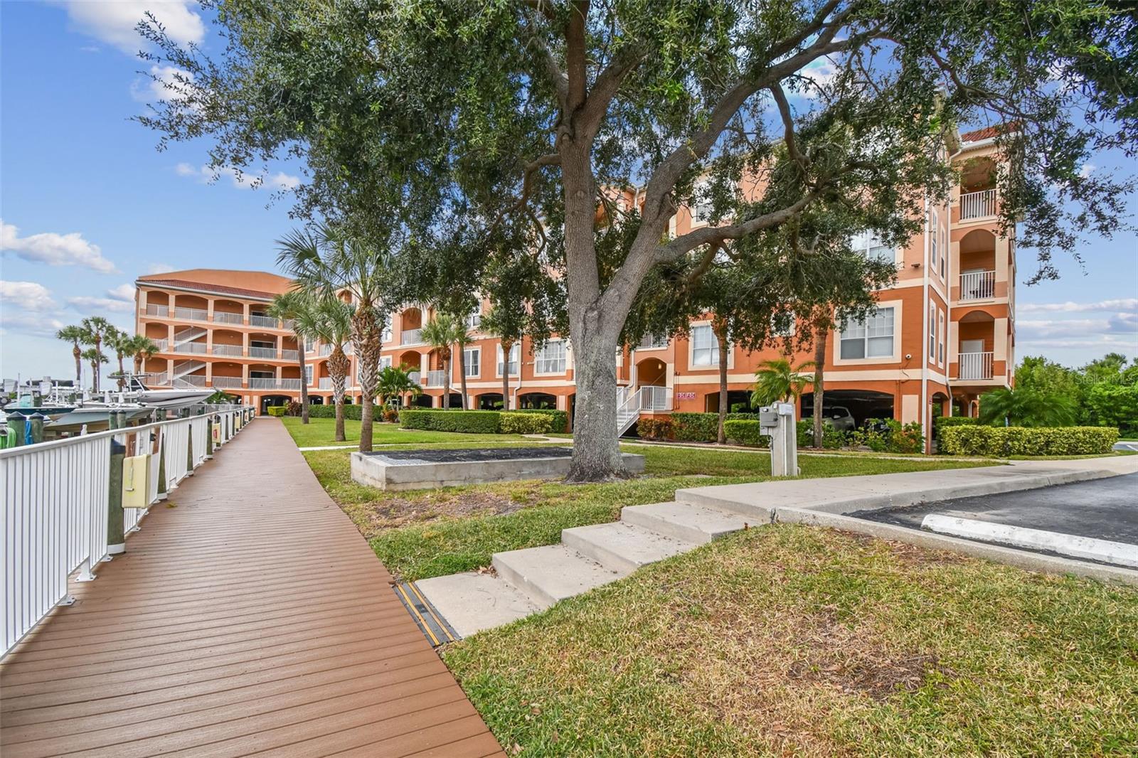 5000 CULBREATH KEY WAY, #9-313, Tampa, FL 33611