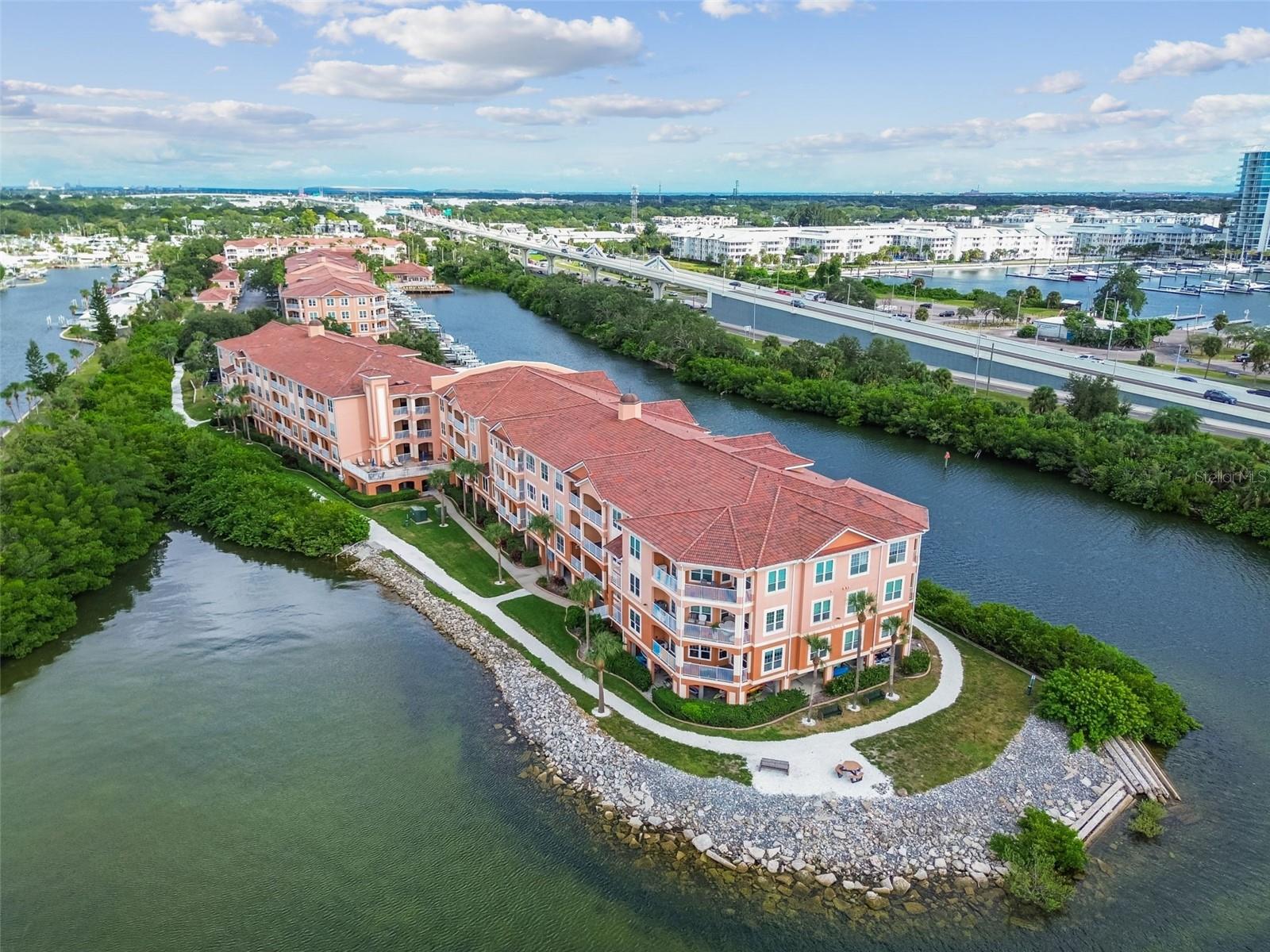 5000 CULBREATH KEY WAY, #9-313, Tampa, FL 33611