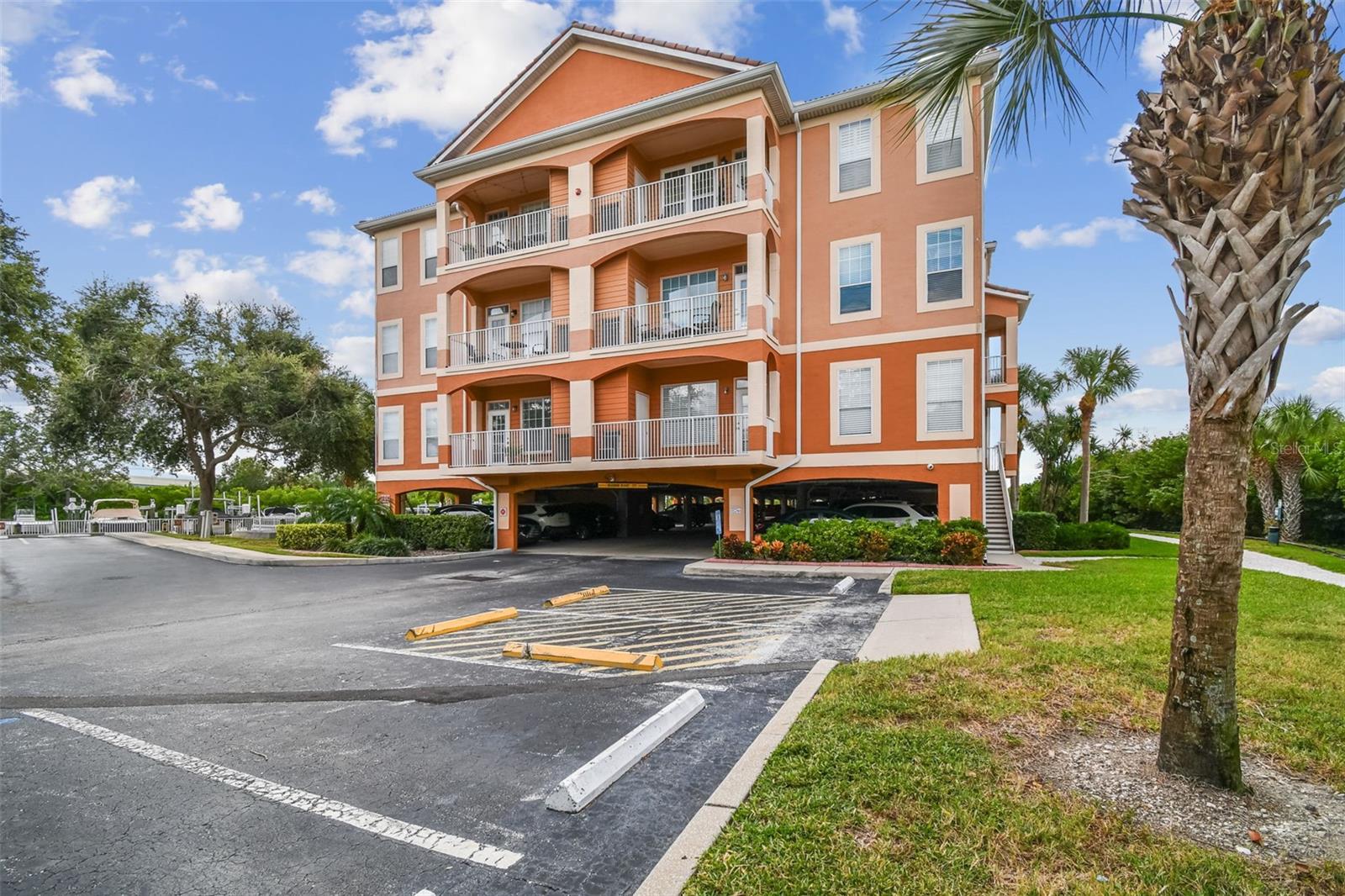 5000 CULBREATH KEY WAY, #9-313, Tampa, FL 33611