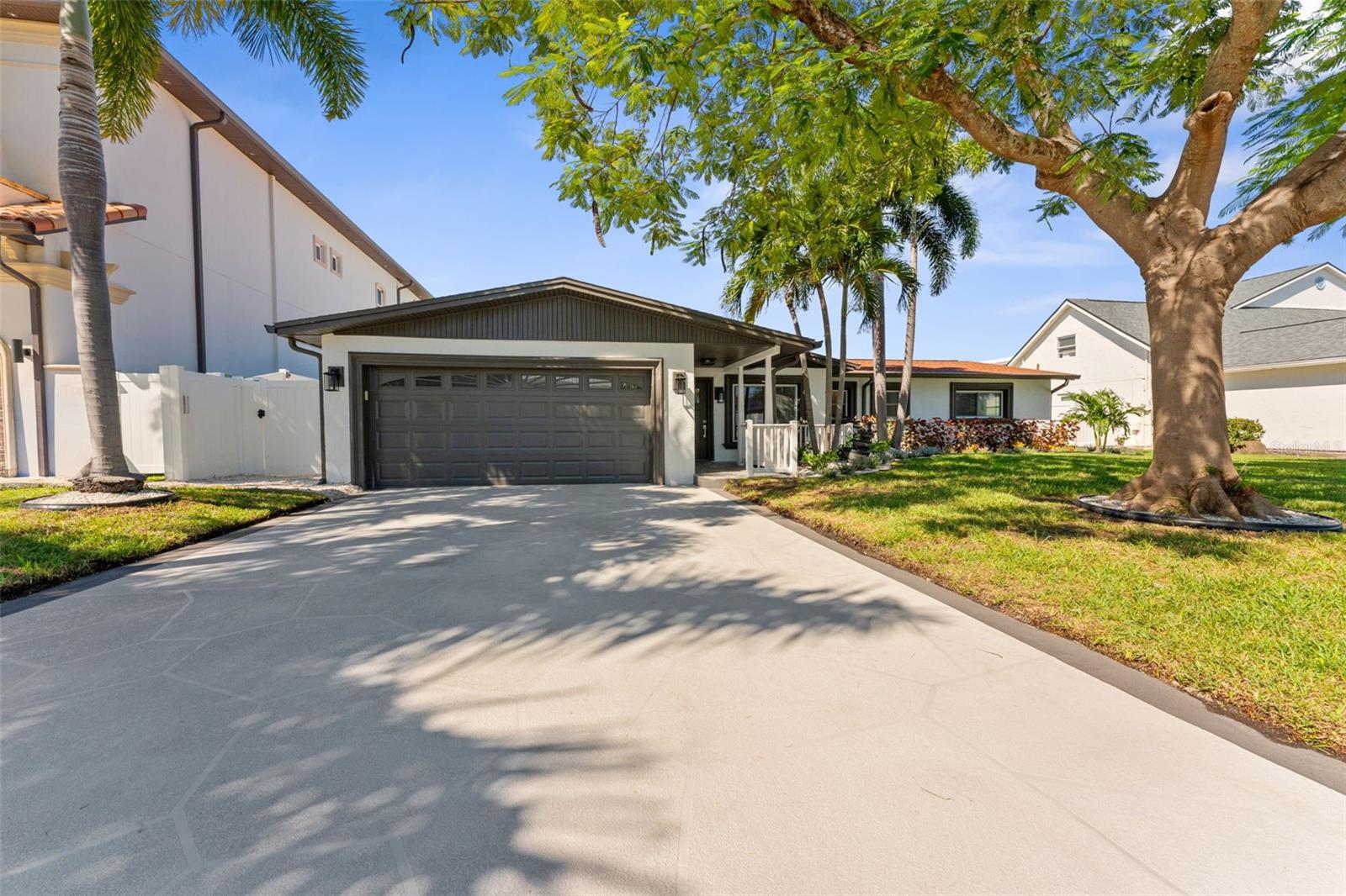 3912 FONTAINEBLEAU DRIVE, Tampa, FL 33634