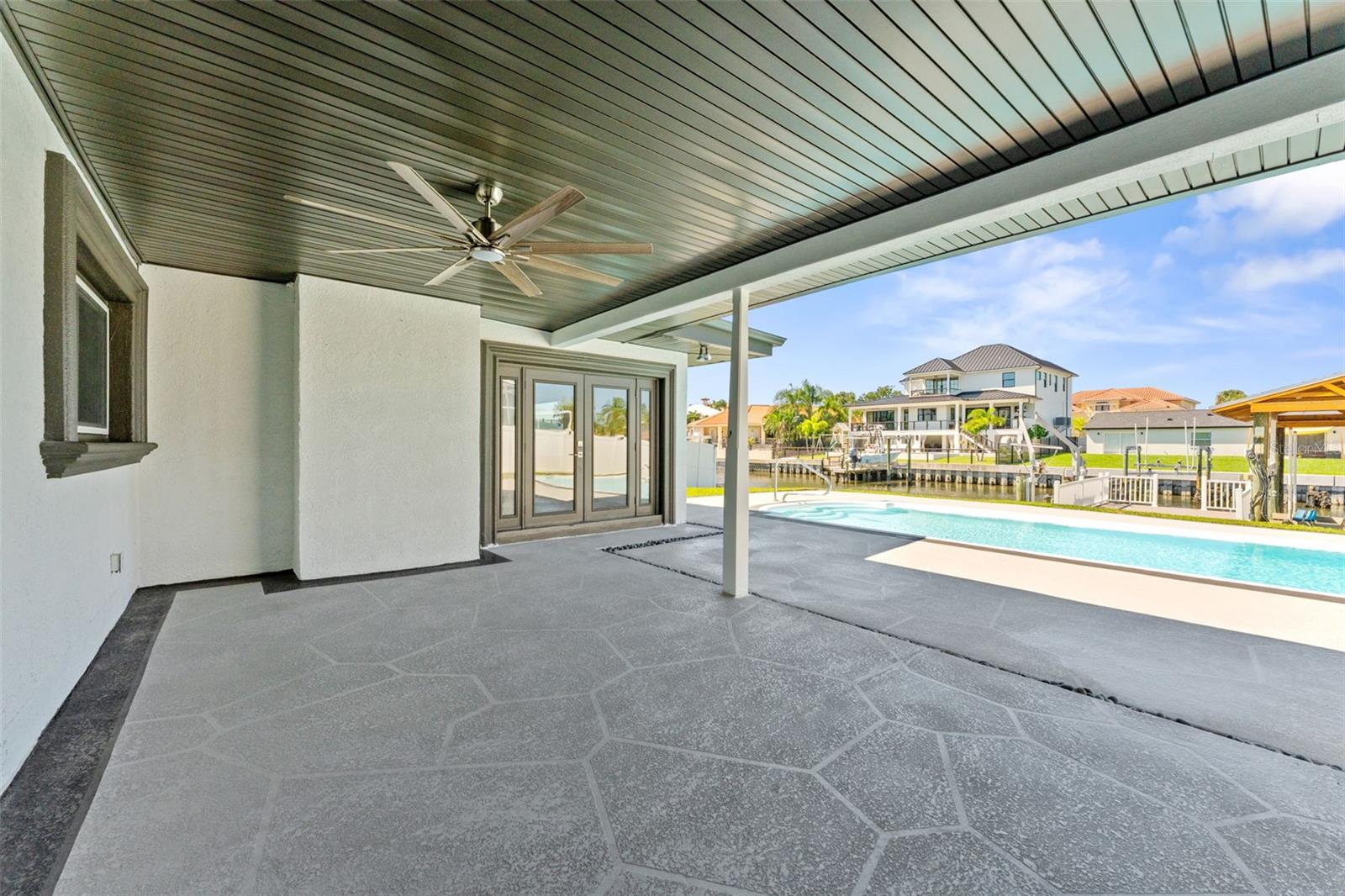 3912 FONTAINEBLEAU DRIVE, Tampa, FL 33634
