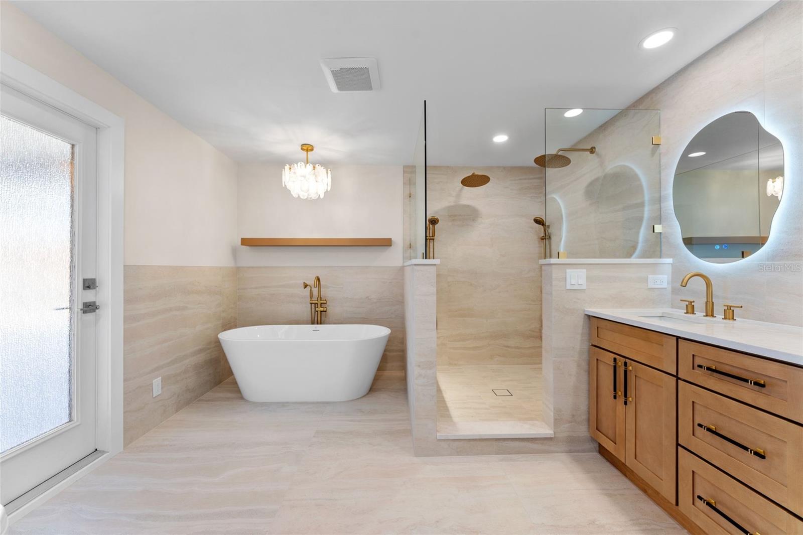 3912 FONTAINEBLEAU DRIVE, Tampa, FL 33634
