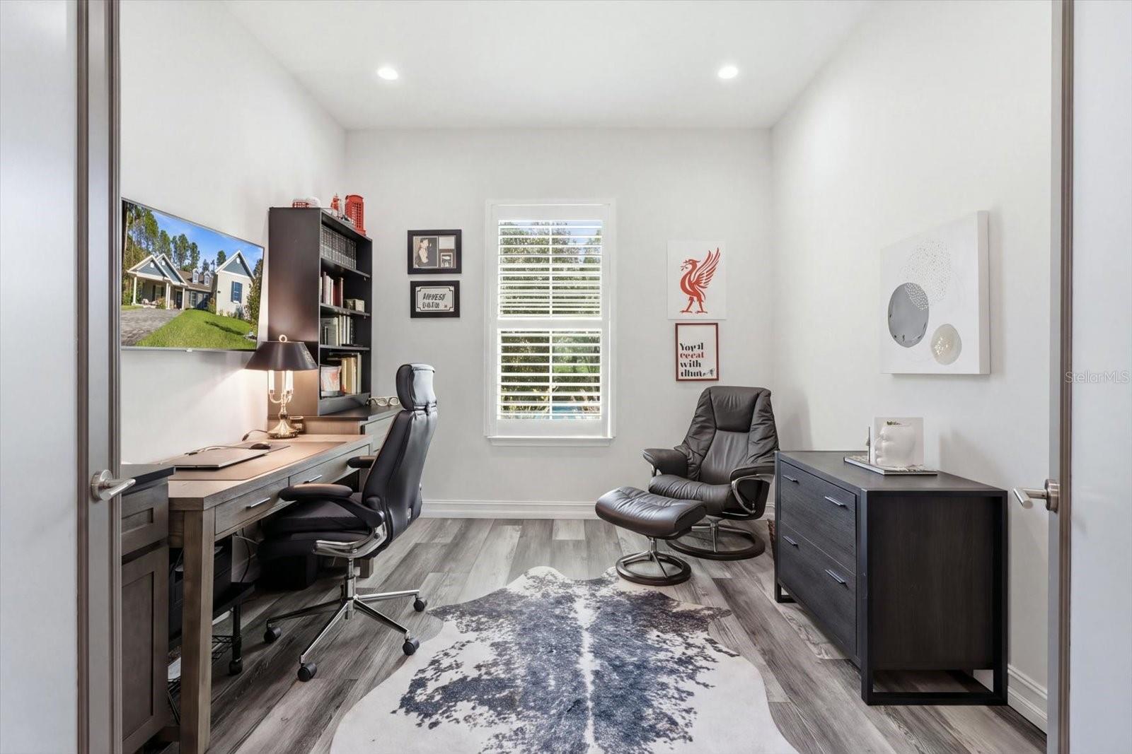 Bonus Room, Office