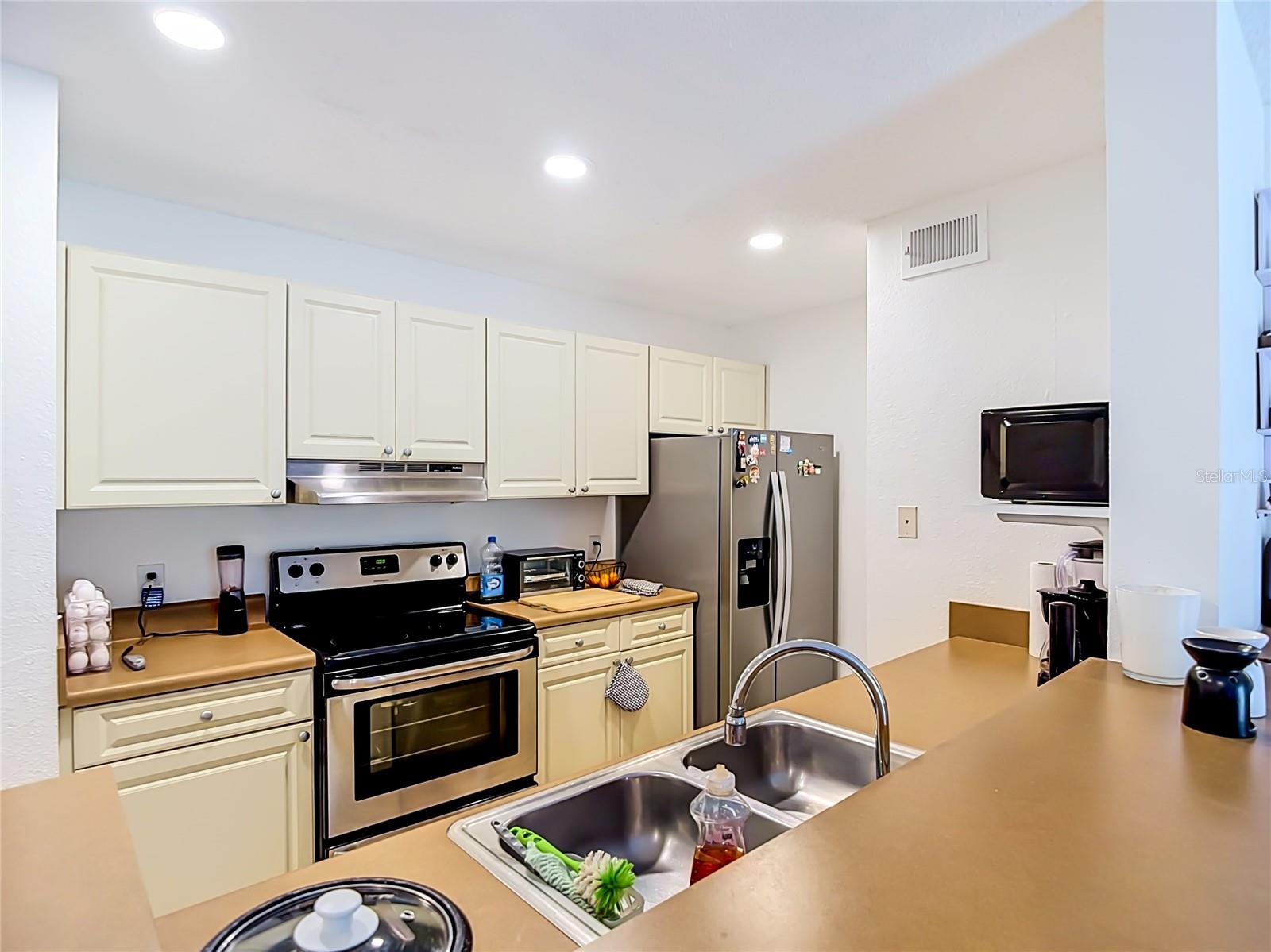 9481 HIGHLAND OAK DRIVE, #1202, Tampa, FL 33647
