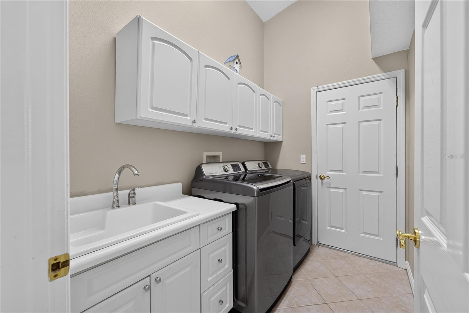 Laundry Room with sink