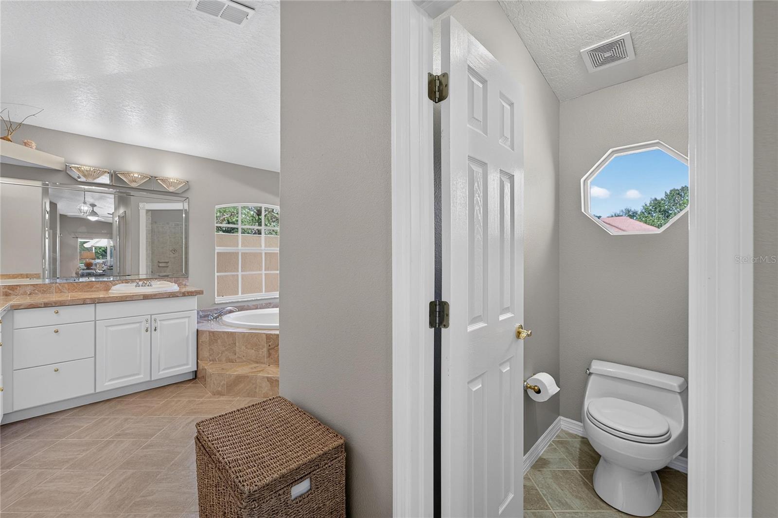 Large en suite bathroom and two walkin closets