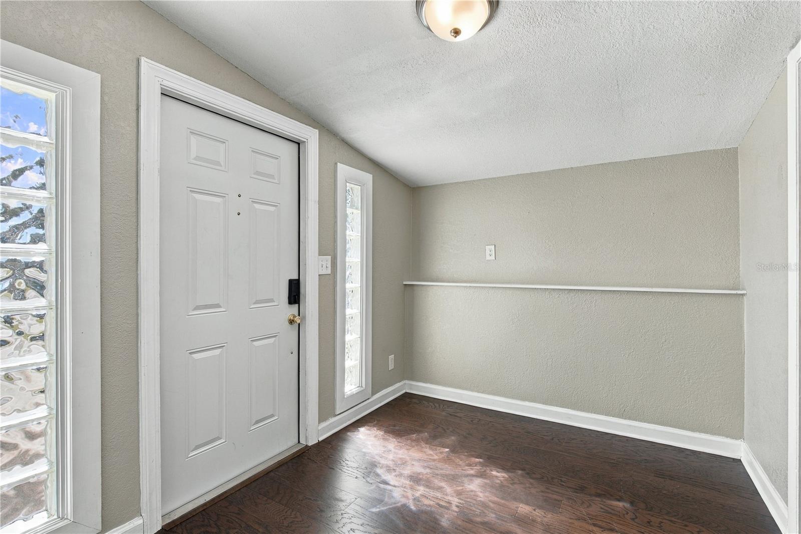 Great bonus space when you walk in Great bonus space when you walk in