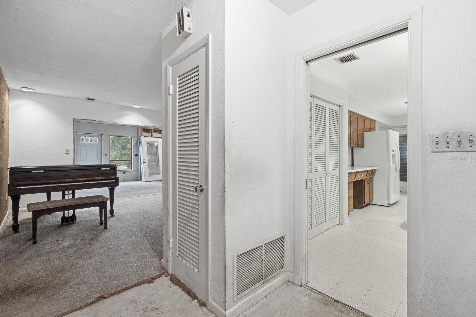 10 BIRDIE LANE, Palm Harbor, FL 34683 10 BIRDIE LANE, Palm Harbor, FL 34683