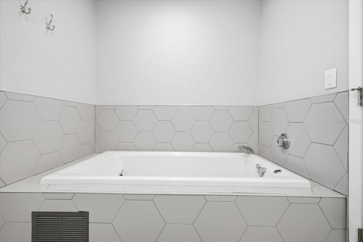 11399 119TH TERRACE, Seminole, FL 33778