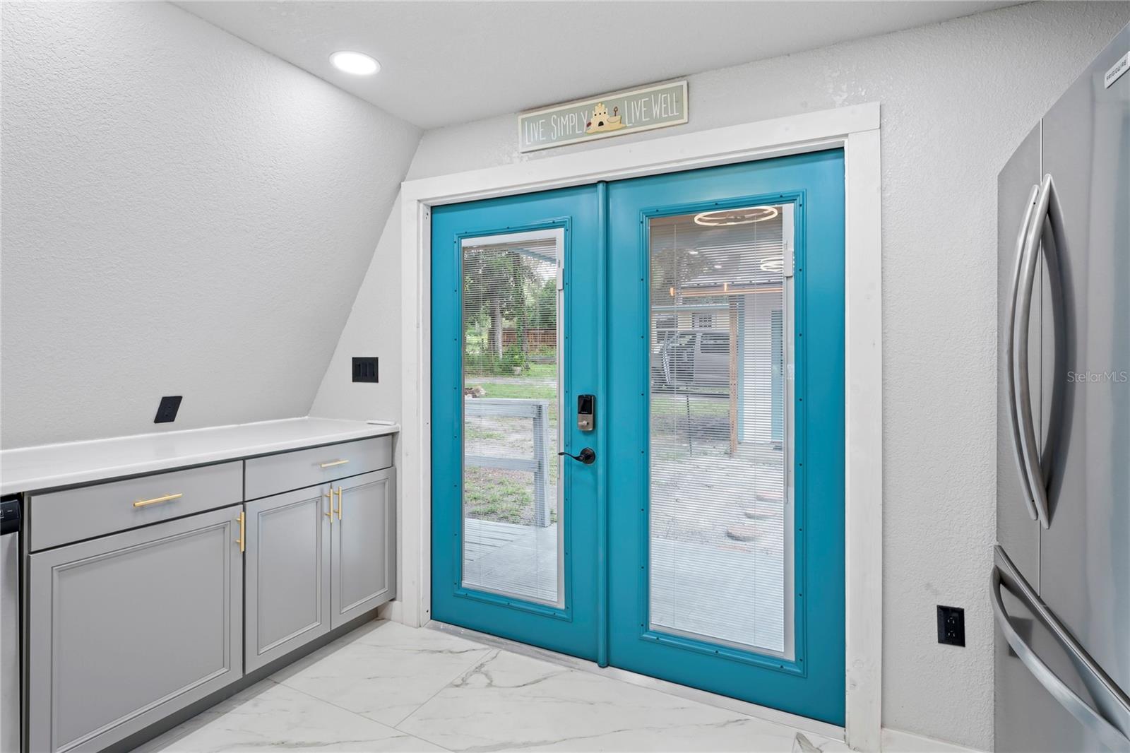 BACK DOOR INSIDE