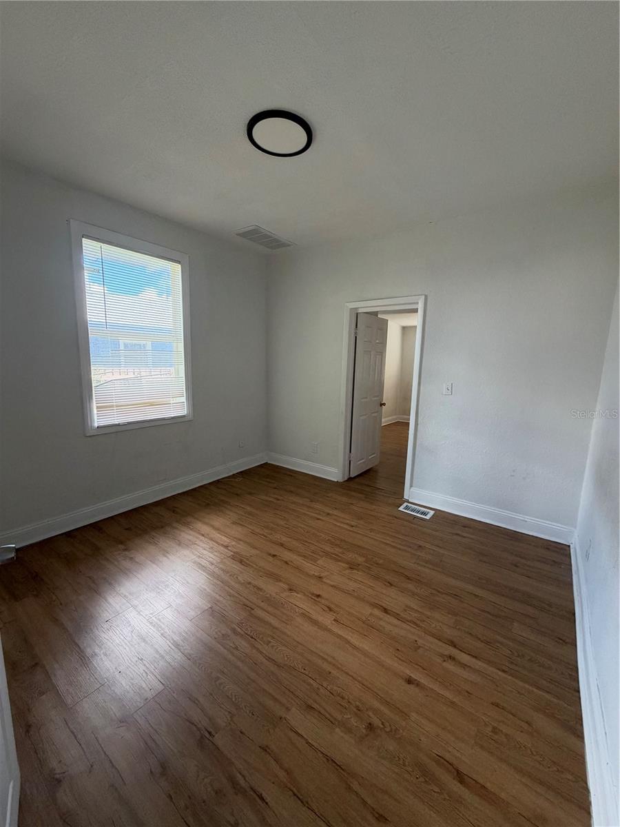 511 E HUGH STREET, Tampa, FL 33603